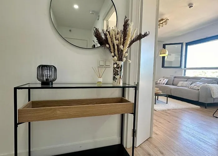 Live Your Dream Life In * مالقة