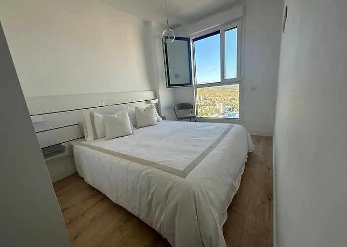 Live Your Dream Life In * مالقة